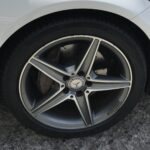 湘南平塚店♪M様よりメルセデスベンツC220dのタイヤ交換を承りました♪決め手は「安さ、タイヤを直送できるから」！！