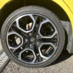 大和店♪座間市K様よりスズキ スイフトスポーツのタイヤ交換を承りました♪決め手は「近さ・タイヤを直送できるから」♪スタッフとパチリもご一緒に!! 写真 2025-11-19 13 24 26