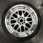 湘南平塚店♪茅ヶ崎市K様 TOYOTA プリウスのタイヤ交換を承りました♪決め手は「価格・家から近いから」♪スタッフとパチリもご一緒に！！